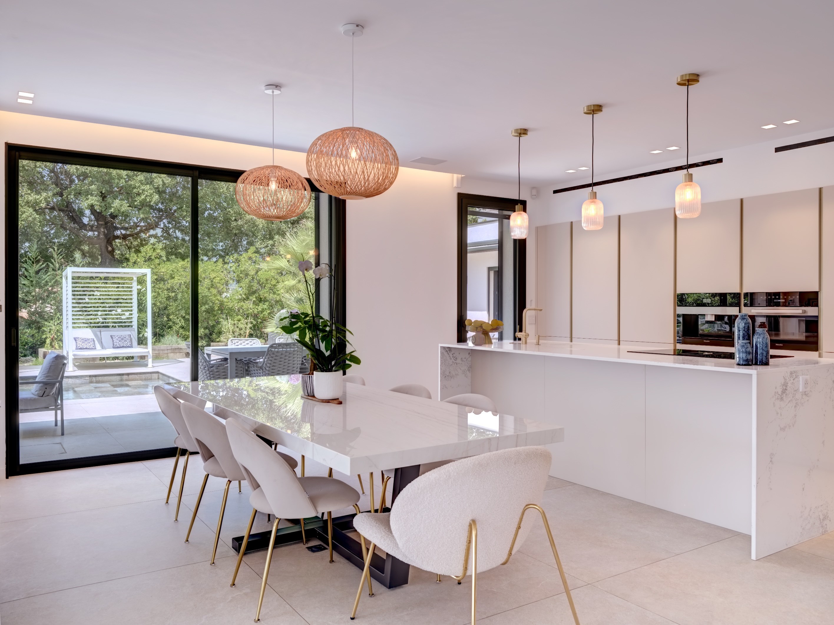  Prestigious contemporary villa with pool near Valbonne - 物件實景