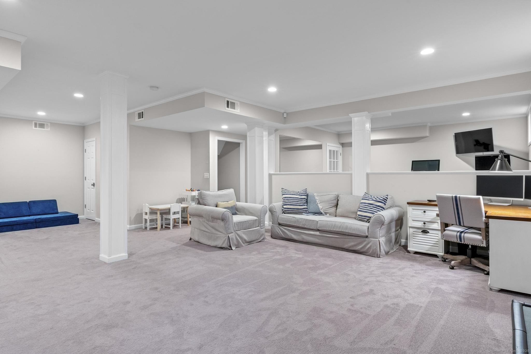 West Hartford, Connecticut, 06117, United States, 4 Bedrooms Bedrooms, ,5 BathroomsBathrooms,Residential,For Sale,1989224