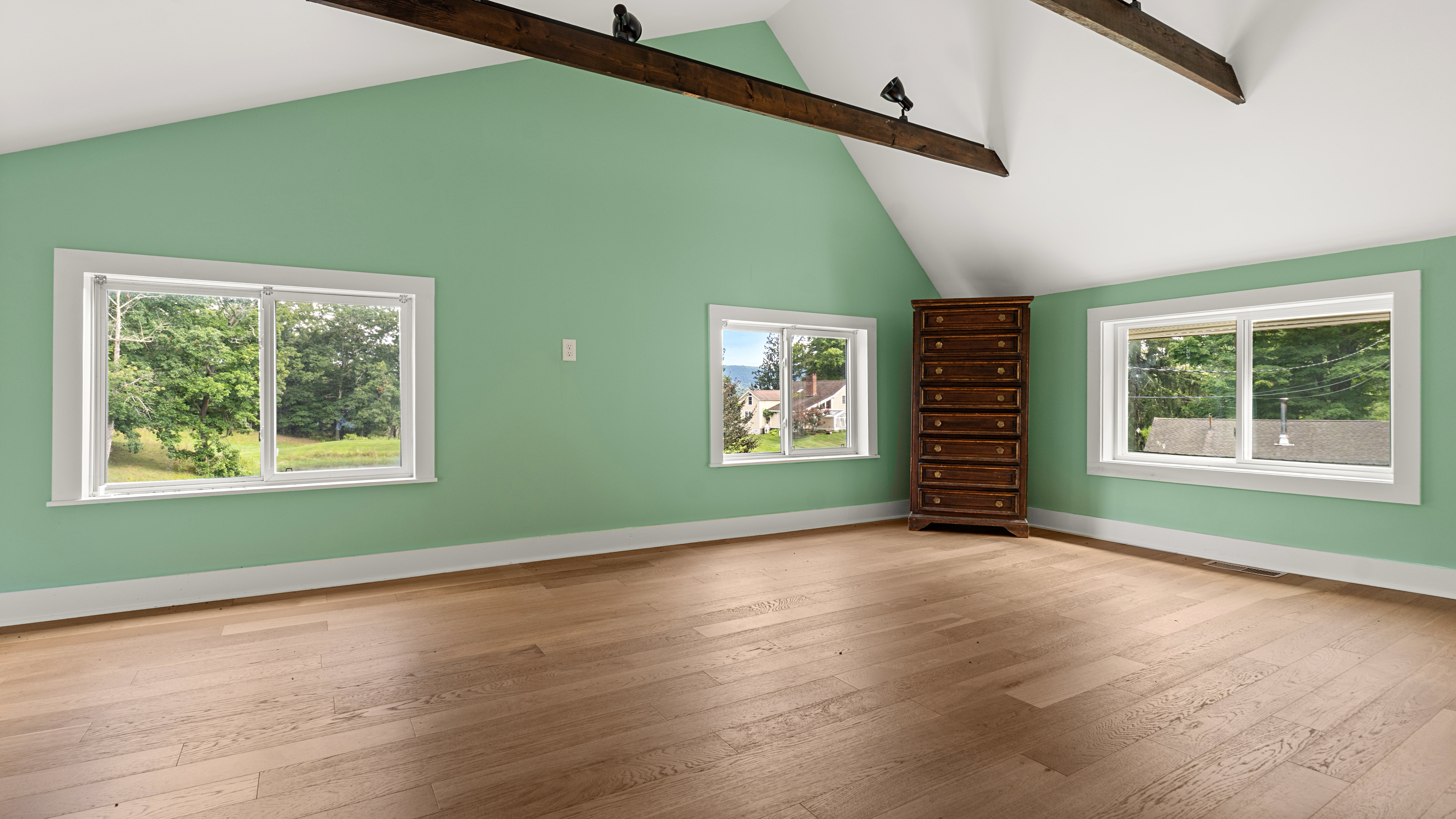  112-Acre Historic Artist