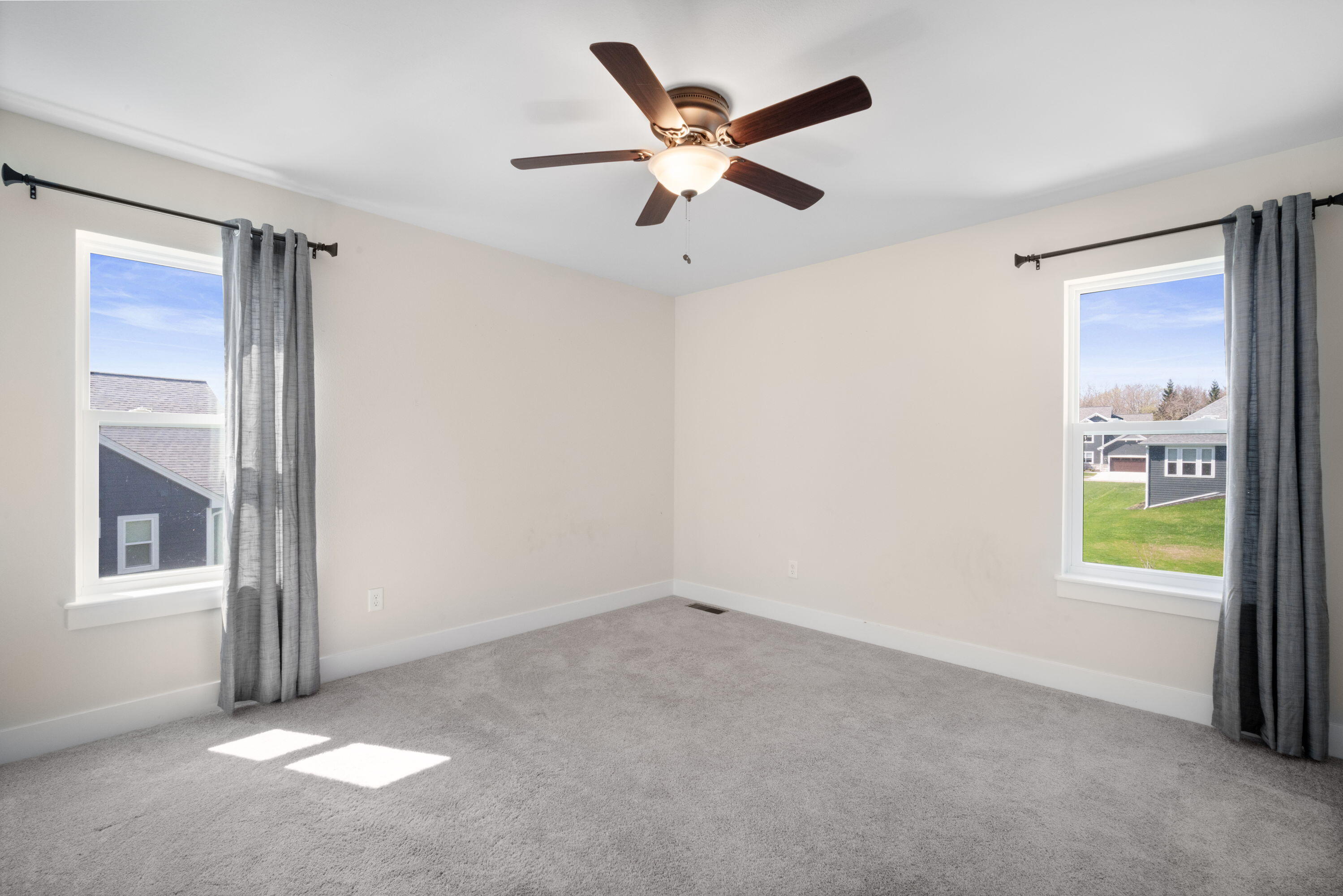 Grafton, Wisconsin, 53024, United States, 4 Bedrooms Bedrooms, ,4 BathroomsBathrooms,Residential,For Sale,1989269