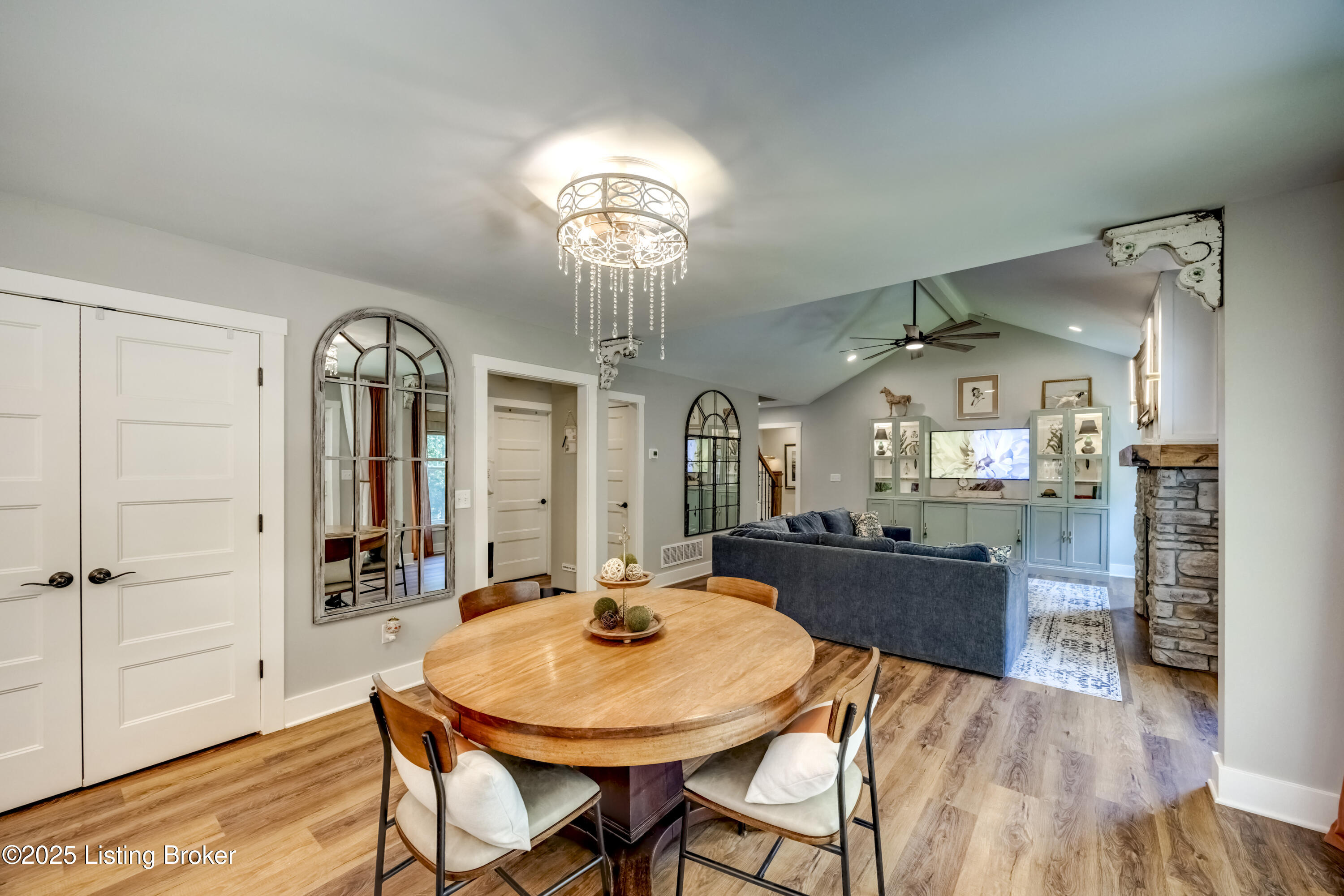 Crestwood, Kentucky, 40014, United States, 5 Bedrooms Bedrooms, ,4 BathroomsBathrooms,Residential,For Sale,1907085