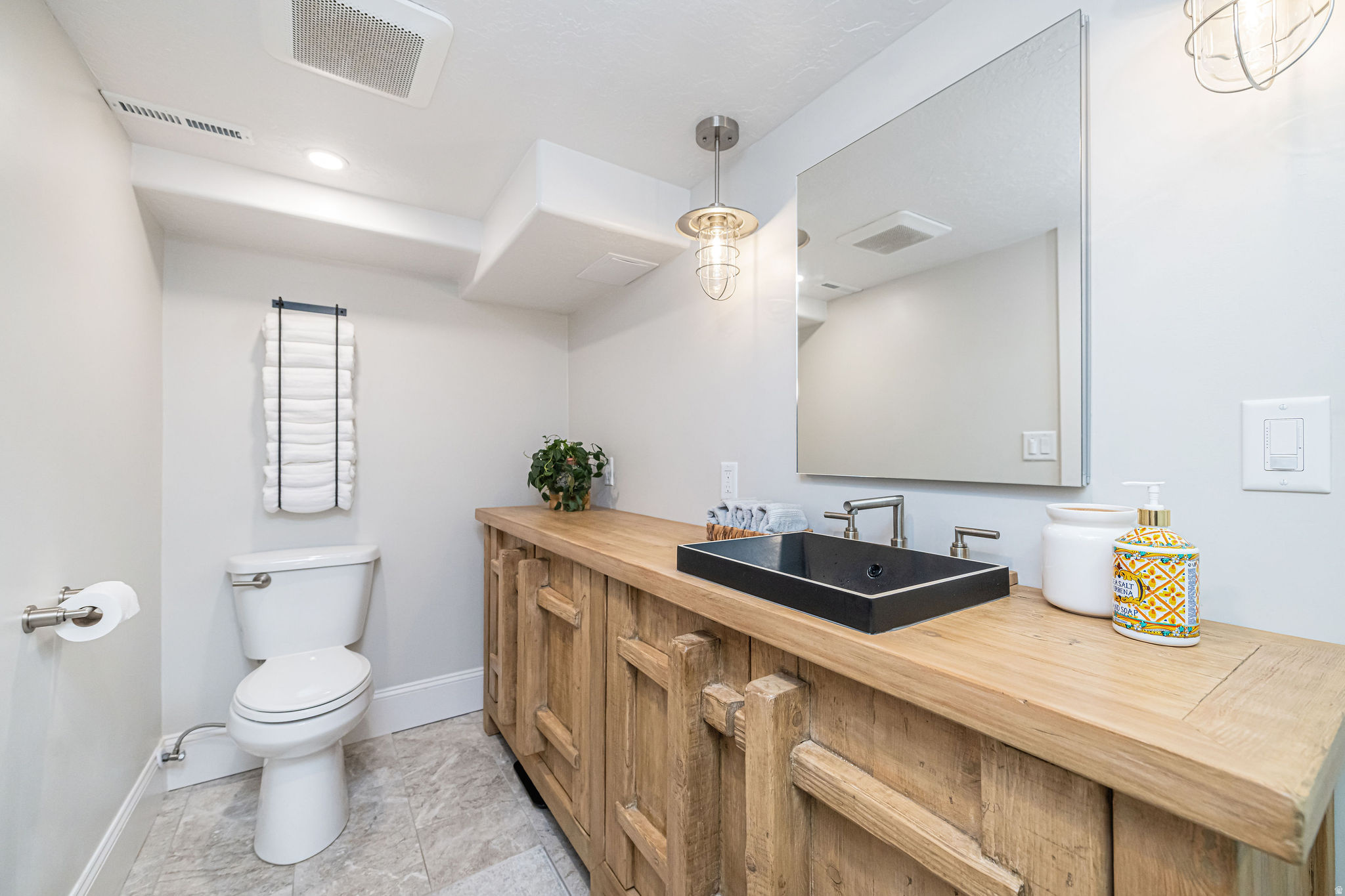 Bountiful, Utah, 84010, United States, 3 Bedrooms Bedrooms, ,2 BathroomsBathrooms,Residential,For Sale,1985173