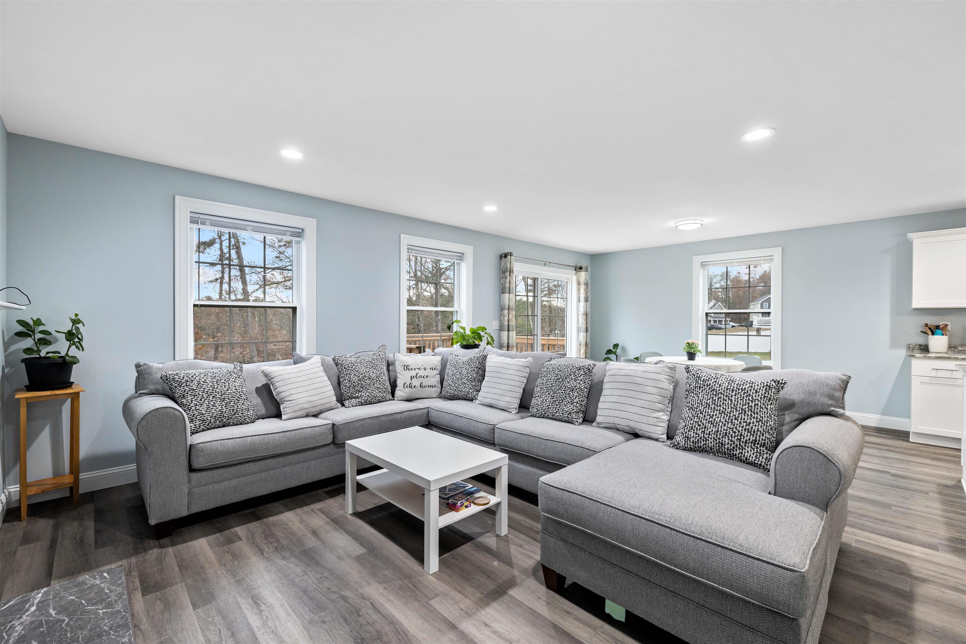 Hudson, New Hampshire, 03051, United States, 3 Bedrooms Bedrooms, ,2 BathroomsBathrooms,Residential,For Sale,1990943