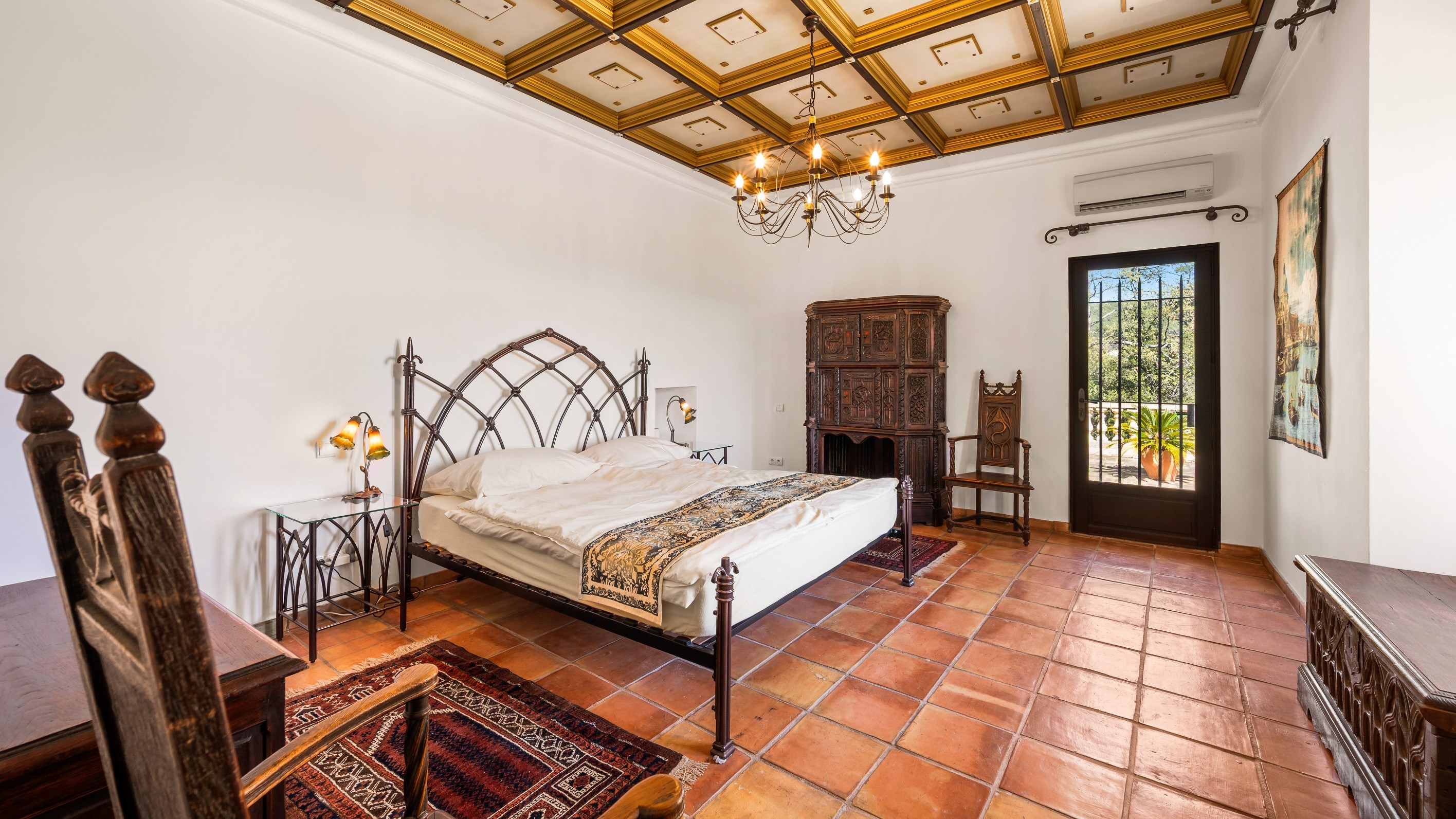  A Medieval Tower Reimagined as an Exceptional Residence - 物件實景