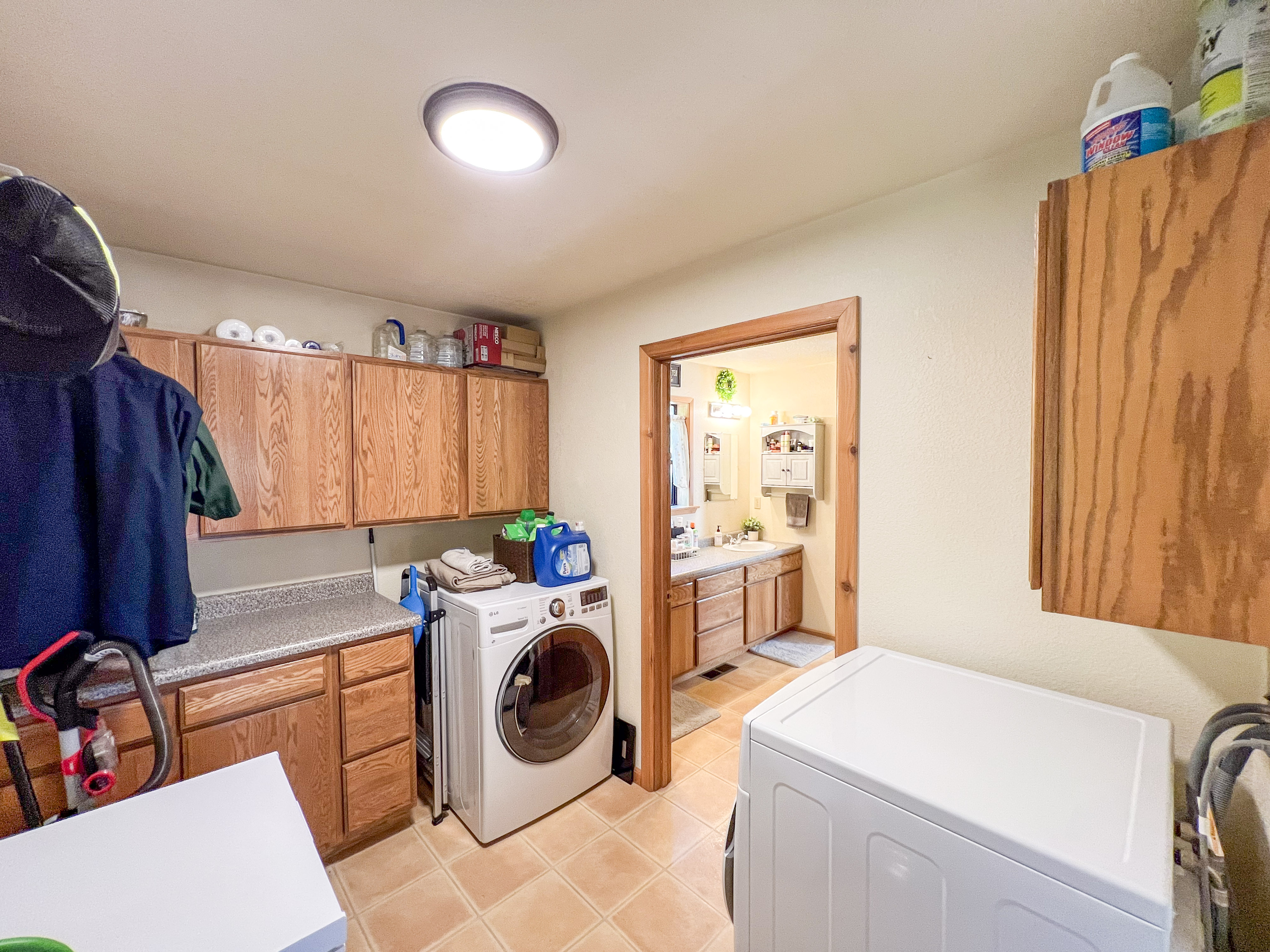 Colville, Washington, 99114, United States, 2 Bedrooms Bedrooms, ,2 BathroomsBathrooms,Residential,For Sale,1928739