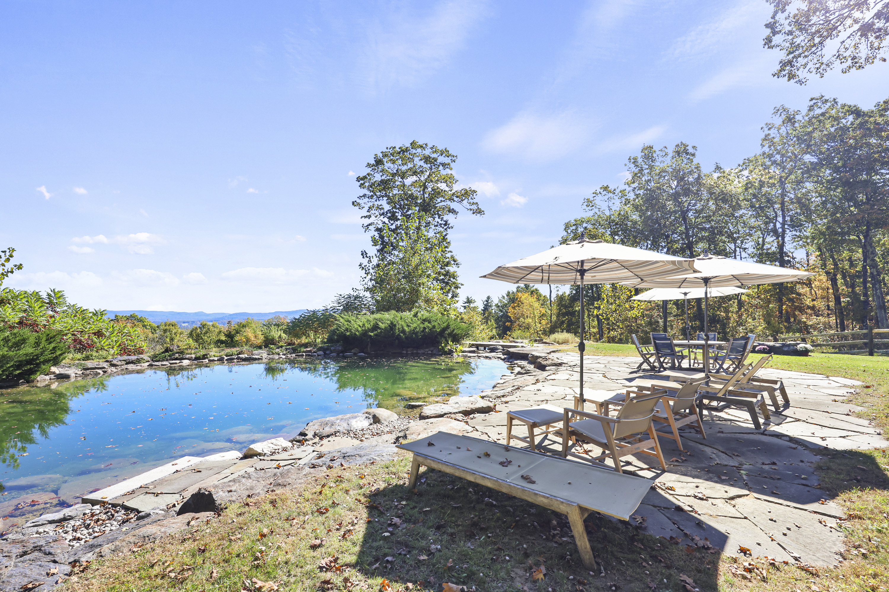  Exquisite Tudor Estate Set on 18+ Breathtaking Acres with Stunning Panoramic Vie - 物件實景