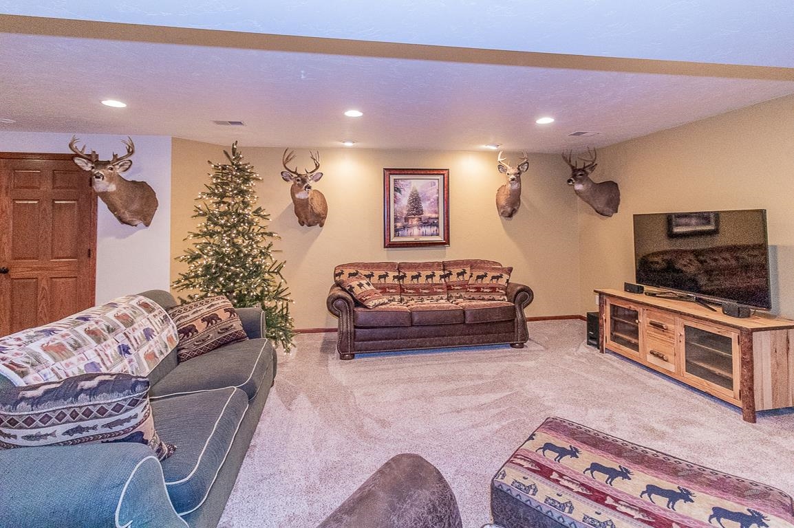 New London, Wisconsin, 54961-8857, United States, 4 Bedrooms Bedrooms, ,4 BathroomsBathrooms,Residential,For Sale,2001494