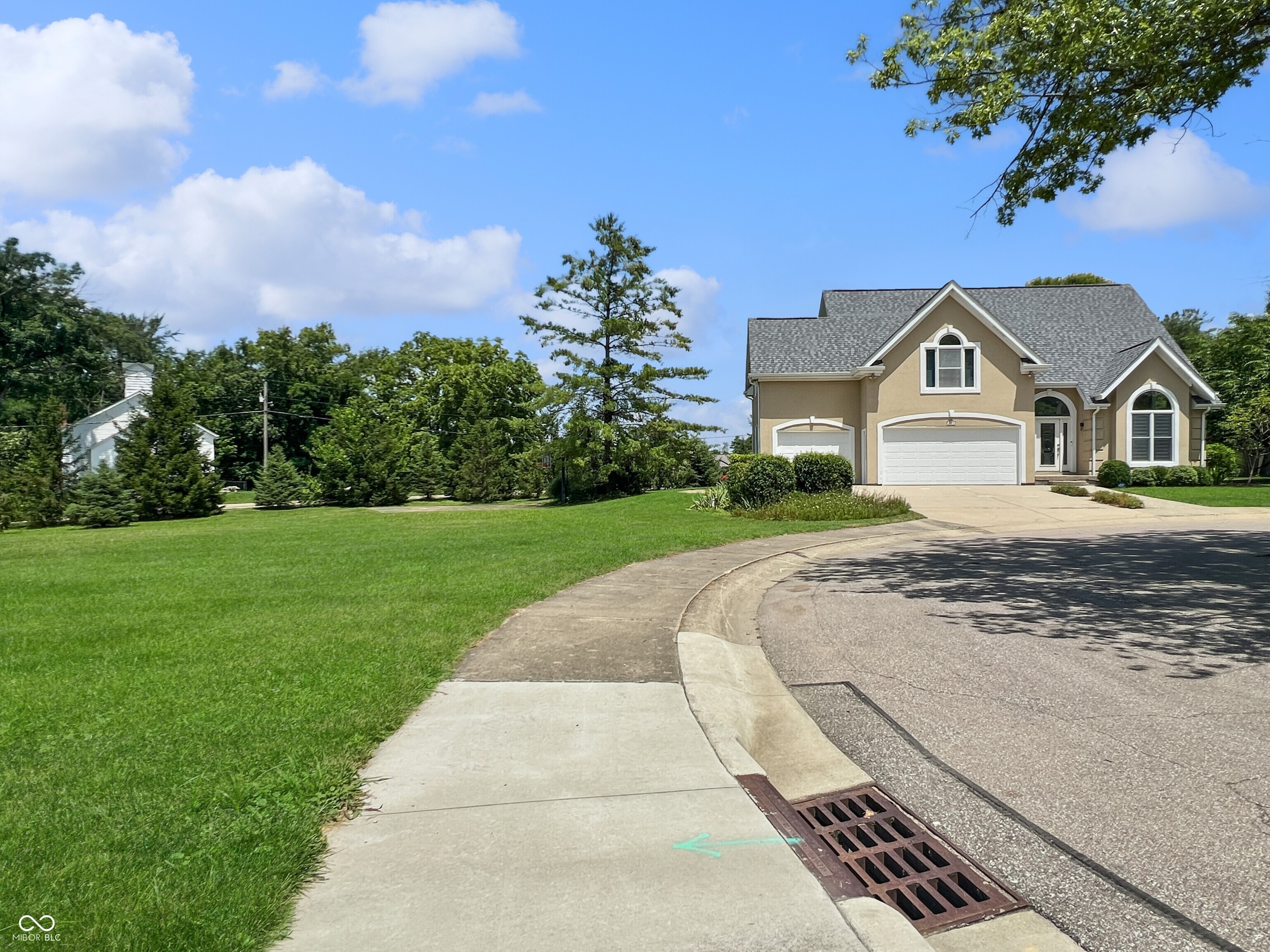 Columbus, Indiana, 47201, United States, 5 Bedrooms Bedrooms, ,6 BathroomsBathrooms,Residential,For Sale,1979621
