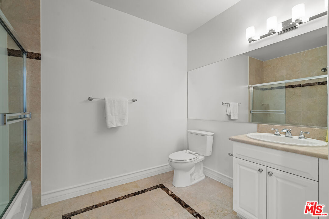 Los Angeles, California, 90049, United States, 3 Bedrooms Bedrooms, ,3 BathroomsBathrooms,Residential,For Sale,1885770