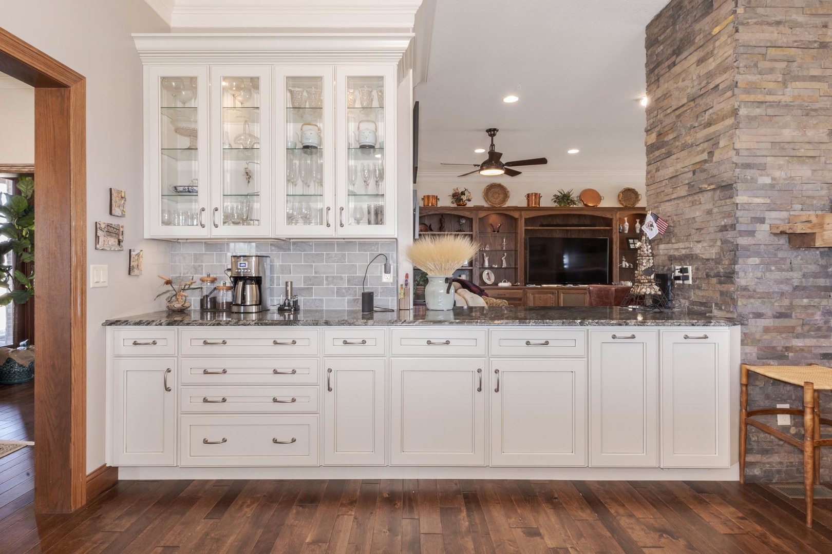 Hudson, Illinois, 61748, United States, 3 Bedrooms Bedrooms, ,5 BathroomsBathrooms,Residential,For Sale,1987913