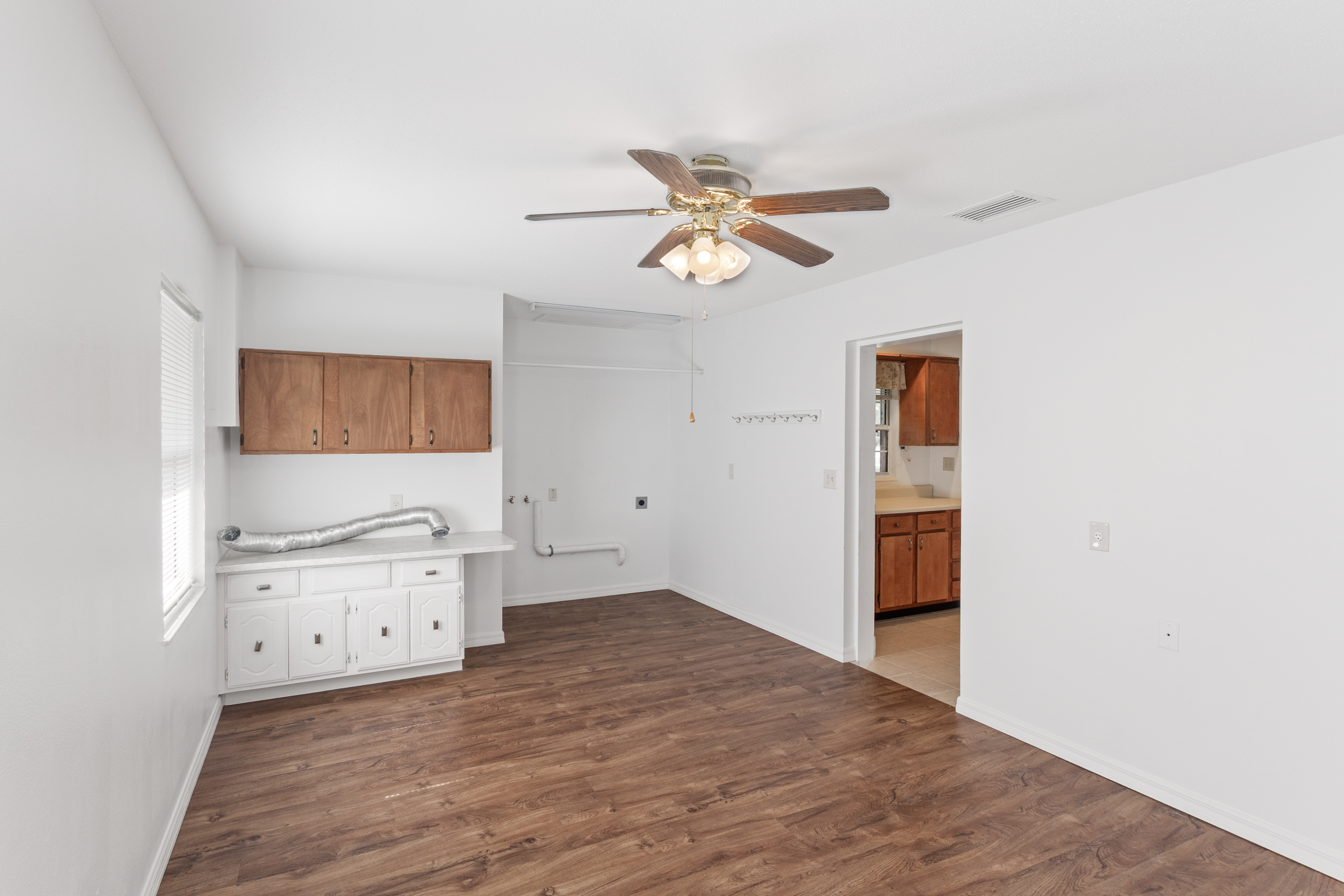 Wildwood, Florida, 34785, United States, 4 Bedrooms Bedrooms, ,2 BathroomsBathrooms,Residential,For Sale,1937472