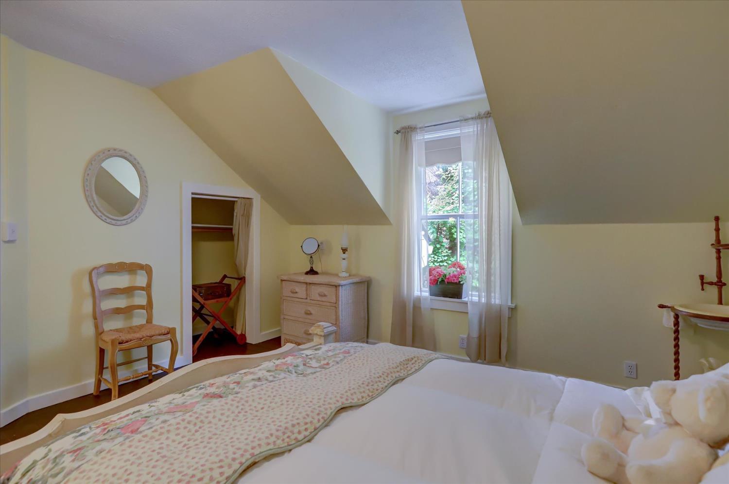 Nevada City, California, 95959, United States, 4 Bedrooms Bedrooms, ,2 BathroomsBathrooms,Residential,For Sale,1983992