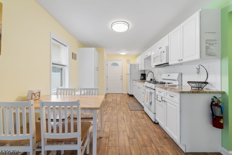 Toms River Township, New Jersey, 08751, United States, 6 Bedrooms Bedrooms, ,4 BathroomsBathrooms,Residential,For Sale,1988607