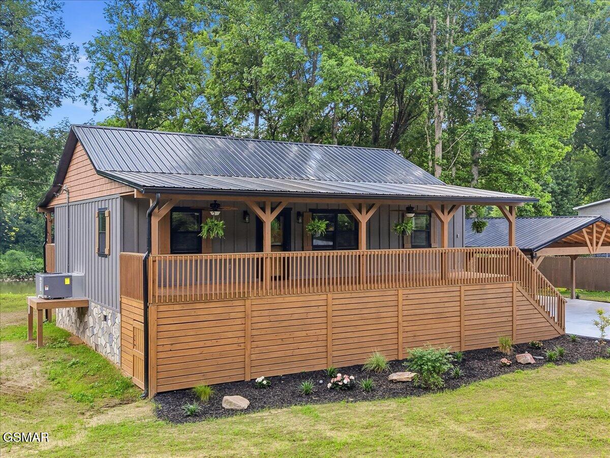 Newport, Tennessee, 37821, United States, 2 Bedrooms Bedrooms, ,2 BathroomsBathrooms,Residential,For Sale,2031504