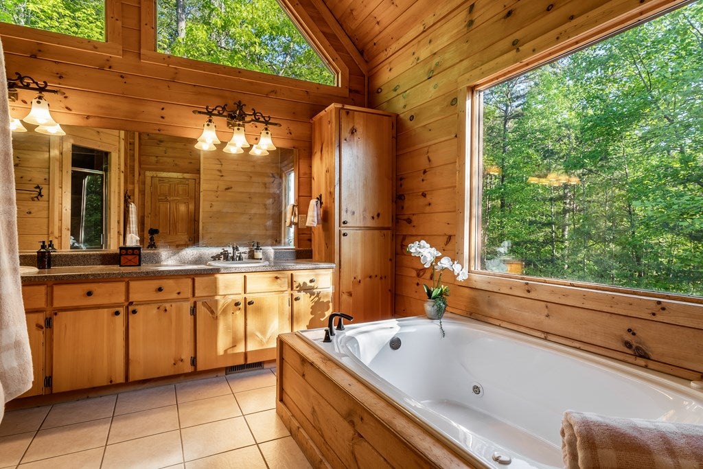 Mineral Bluff, Georgia, 30559, United States, 3 Bedrooms Bedrooms, ,3 BathroomsBathrooms,Residential,For Sale,1986292