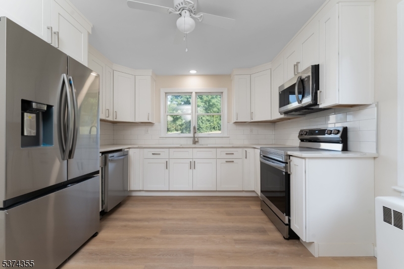 Clinton Town, New Jersey, 08809, United States, 3 Bedrooms Bedrooms, ,2 BathroomsBathrooms,Residential,For Sale,1901106