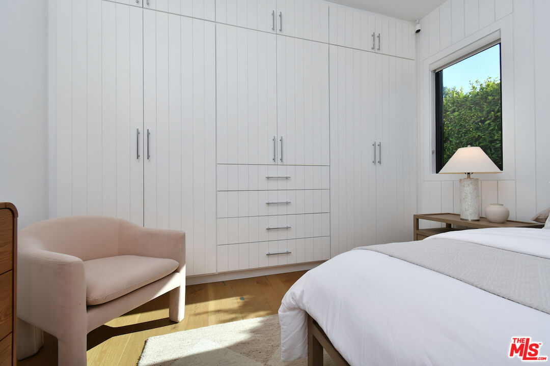 Encino, California, 91316, United States, 4 Bedrooms Bedrooms, ,5 BathroomsBathrooms,Residential,For Sale,2002982