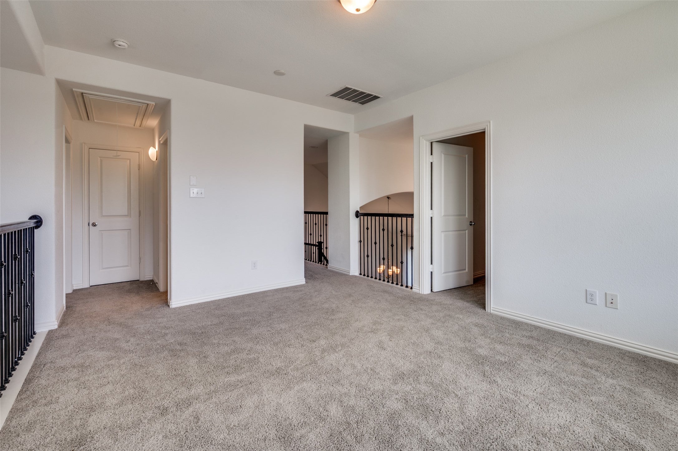 Arlington, Texas, 76005, United States, 3 Bedrooms Bedrooms, ,3 BathroomsBathrooms,Residential,For Sale,1977592