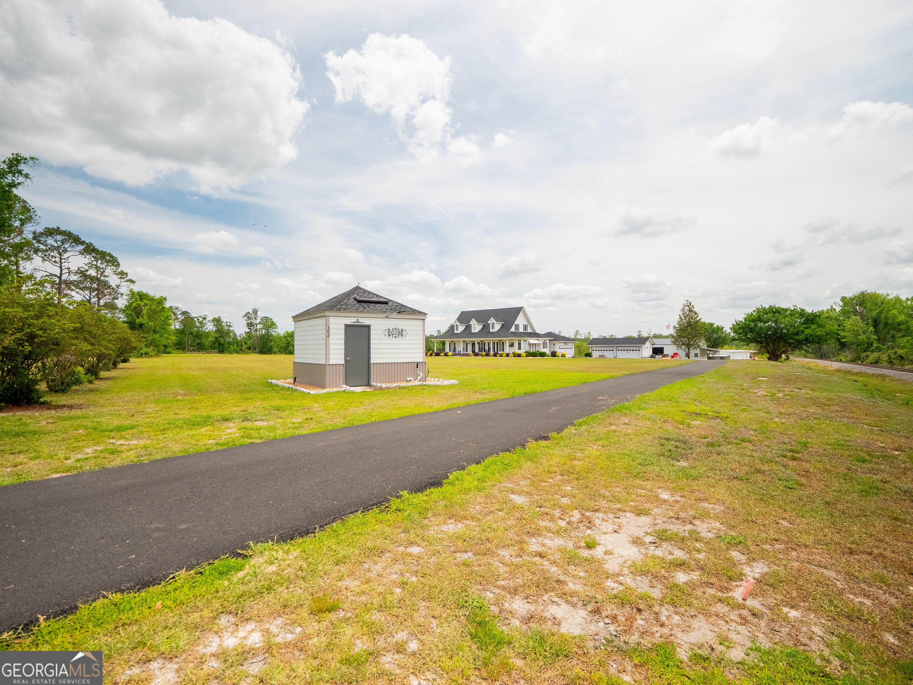 Valdosta, Georgia, 31601, United States, 3 Bedrooms Bedrooms, ,4 BathroomsBathrooms,Residential,For Sale,1836359