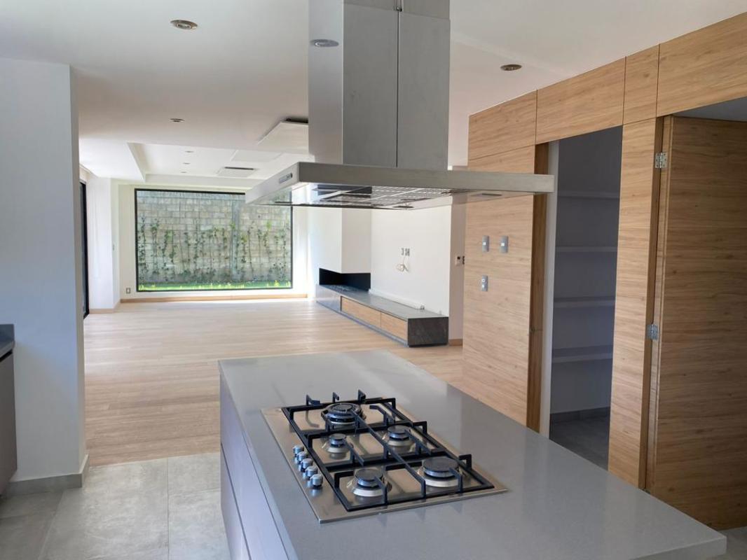 Atizapán de Zaragoza, Estado de México, 52936, Mexico, 3 Bedrooms Bedrooms, ,3 BathroomsBathrooms,Residential,For Sale,1721937