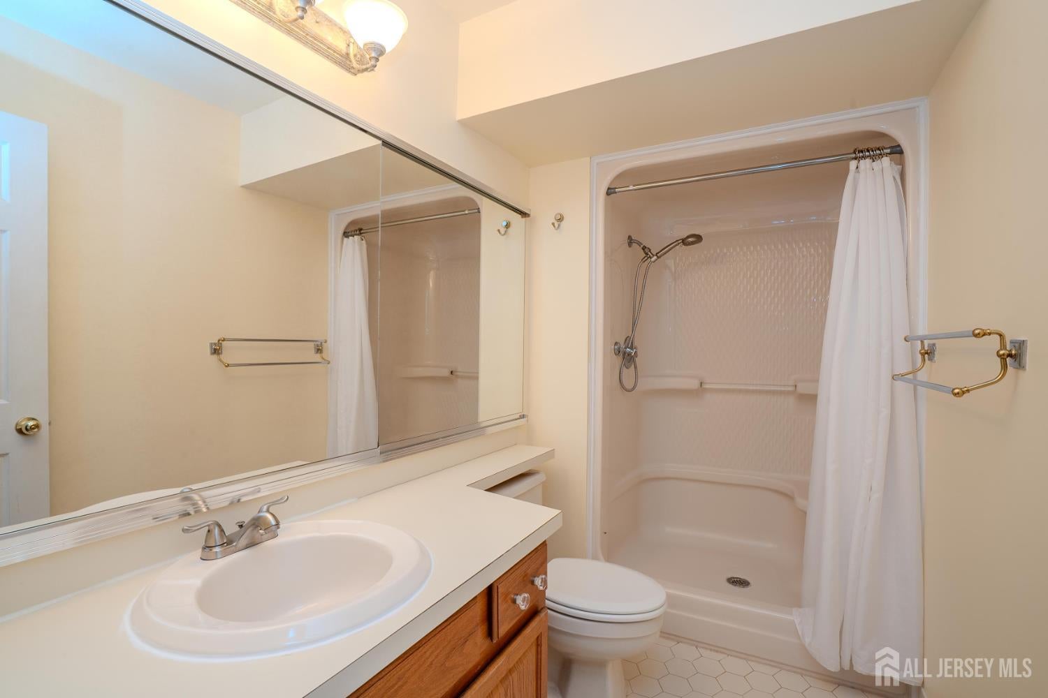 South Brunswick, New Jersey, 08824, United States, 3 Bedrooms Bedrooms, ,3 BathroomsBathrooms,Residential,For Sale,1980206