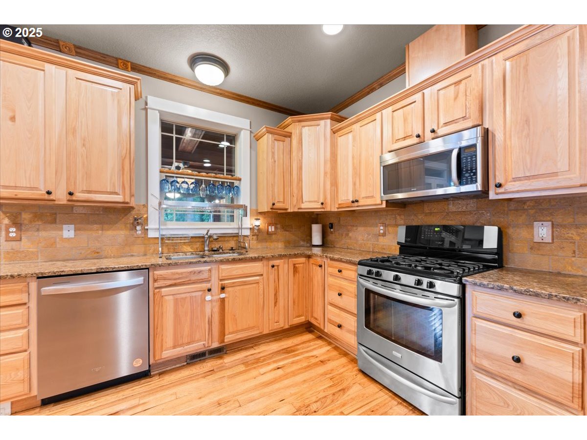 Portland, Oregon, 97266, United States, 4 Bedrooms Bedrooms, ,3 BathroomsBathrooms,Residential,For Sale,1836863