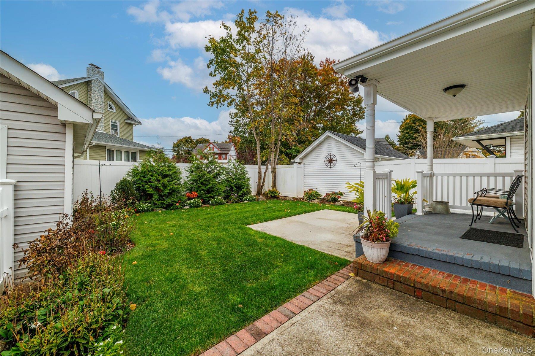 Lynbrook, New York, 11563, United States, 3 Bedrooms Bedrooms, ,2 BathroomsBathrooms,Residential,For Sale,1988362