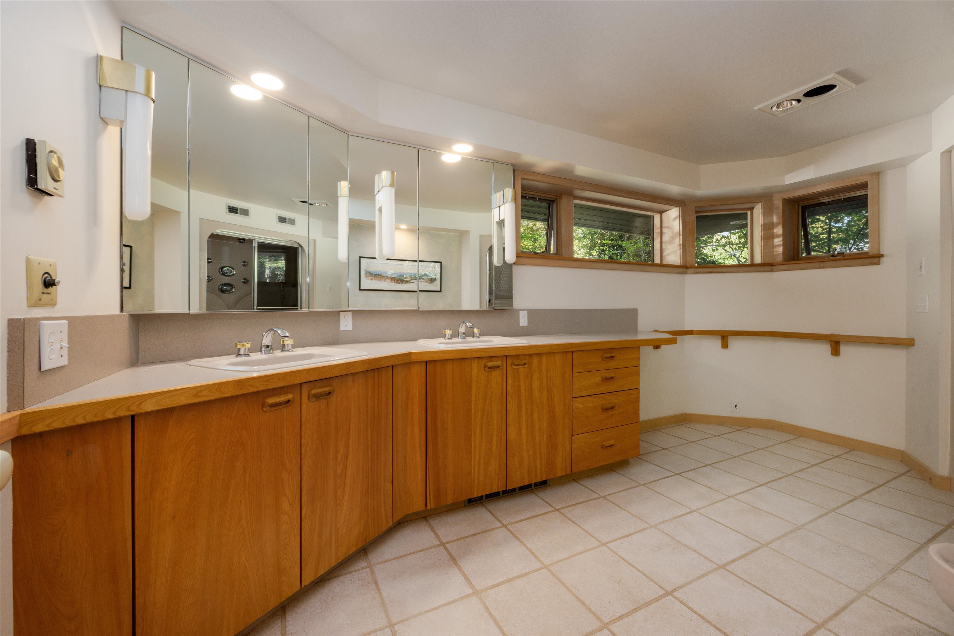 Grantham, New Hampshire, 03753, United States, 4 Bedrooms Bedrooms, ,3 BathroomsBathrooms,Residential,For Sale,1947090
