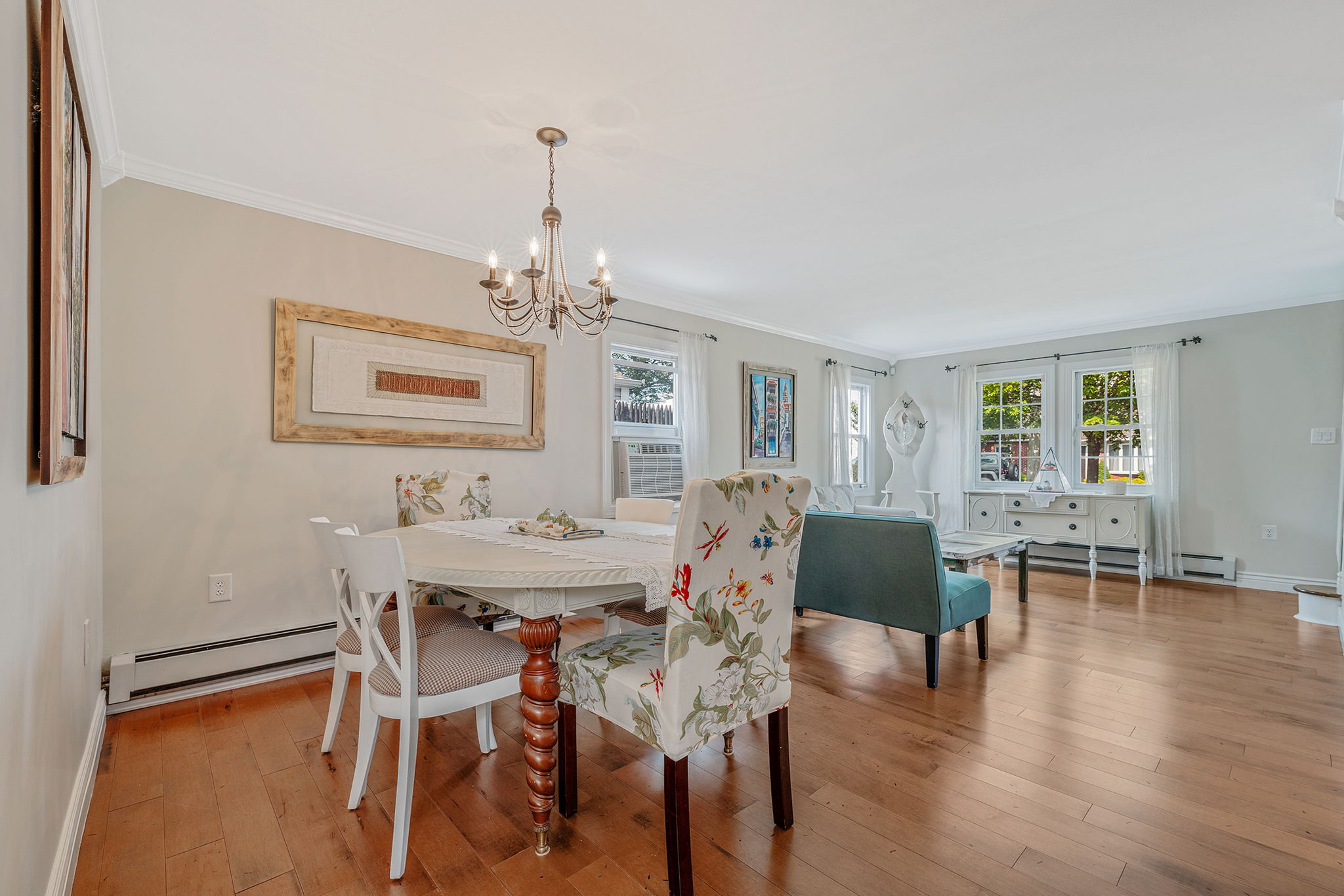 Babylon, New York, 11702, United States, 4 Bedrooms Bedrooms, ,2 BathroomsBathrooms,Residential,For Sale,1905620