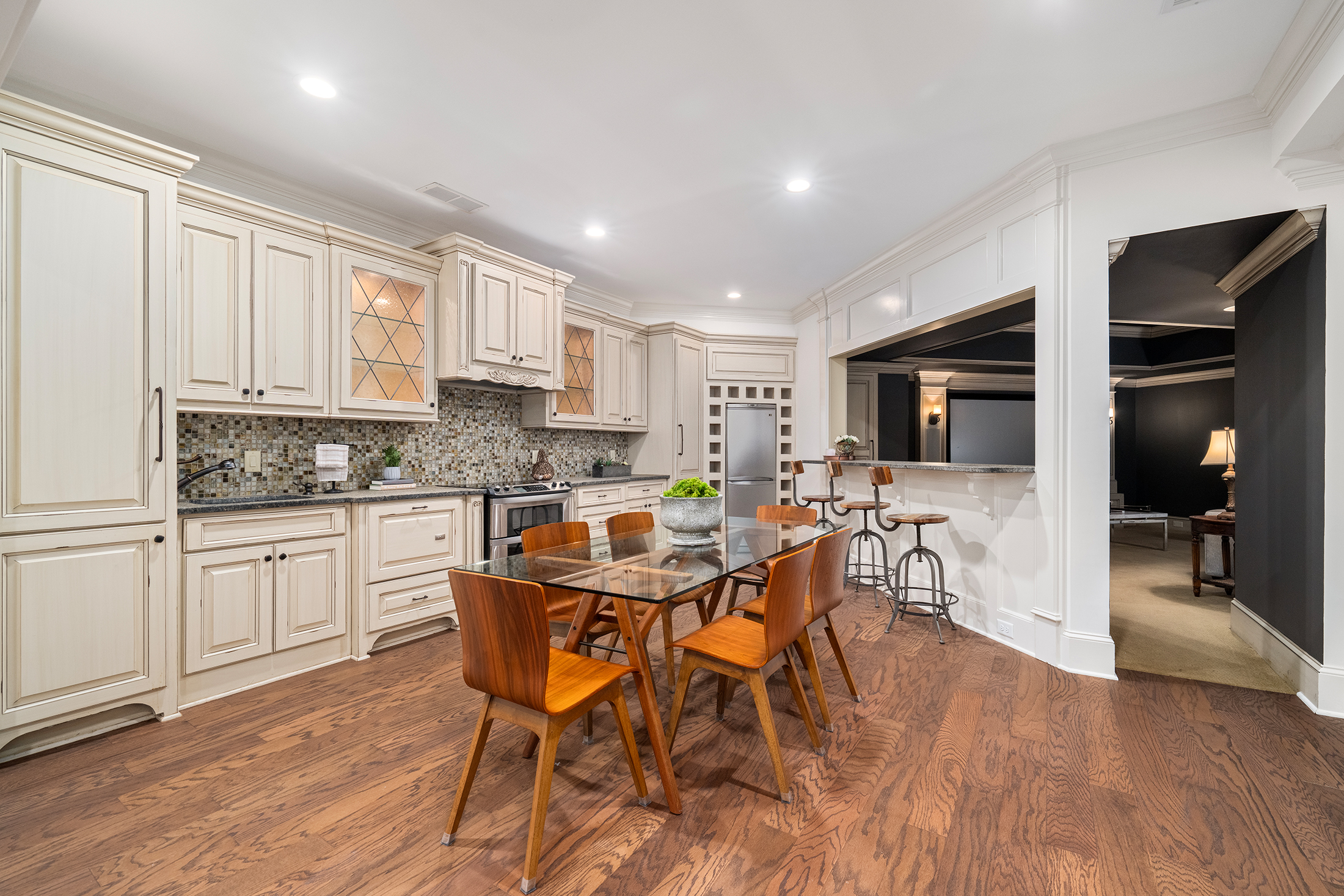  Located Within the Gated Greystone Farms Community in Milton - 物件實景