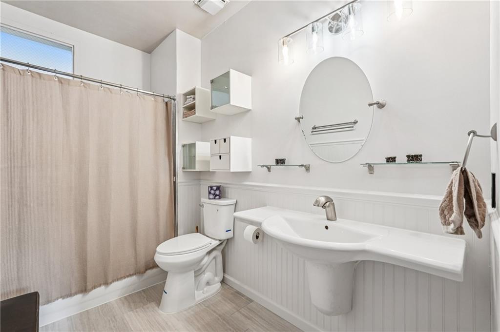 Atlanta, Georgia, 30313, United States, 2 Bedrooms Bedrooms, ,3 BathroomsBathrooms,Residential,For Sale,1978100