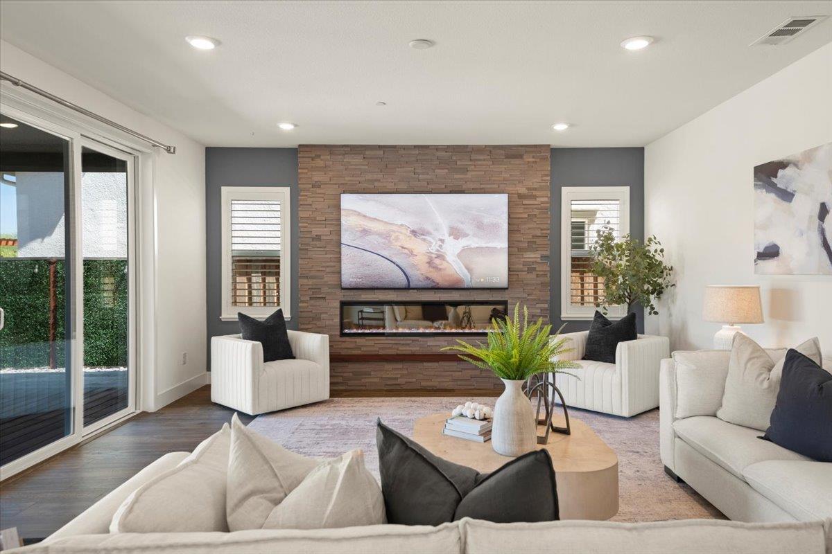 Gilroy, California, 95020, United States, 4 Bedrooms Bedrooms, ,3 BathroomsBathrooms,Residential,For Sale,1907628