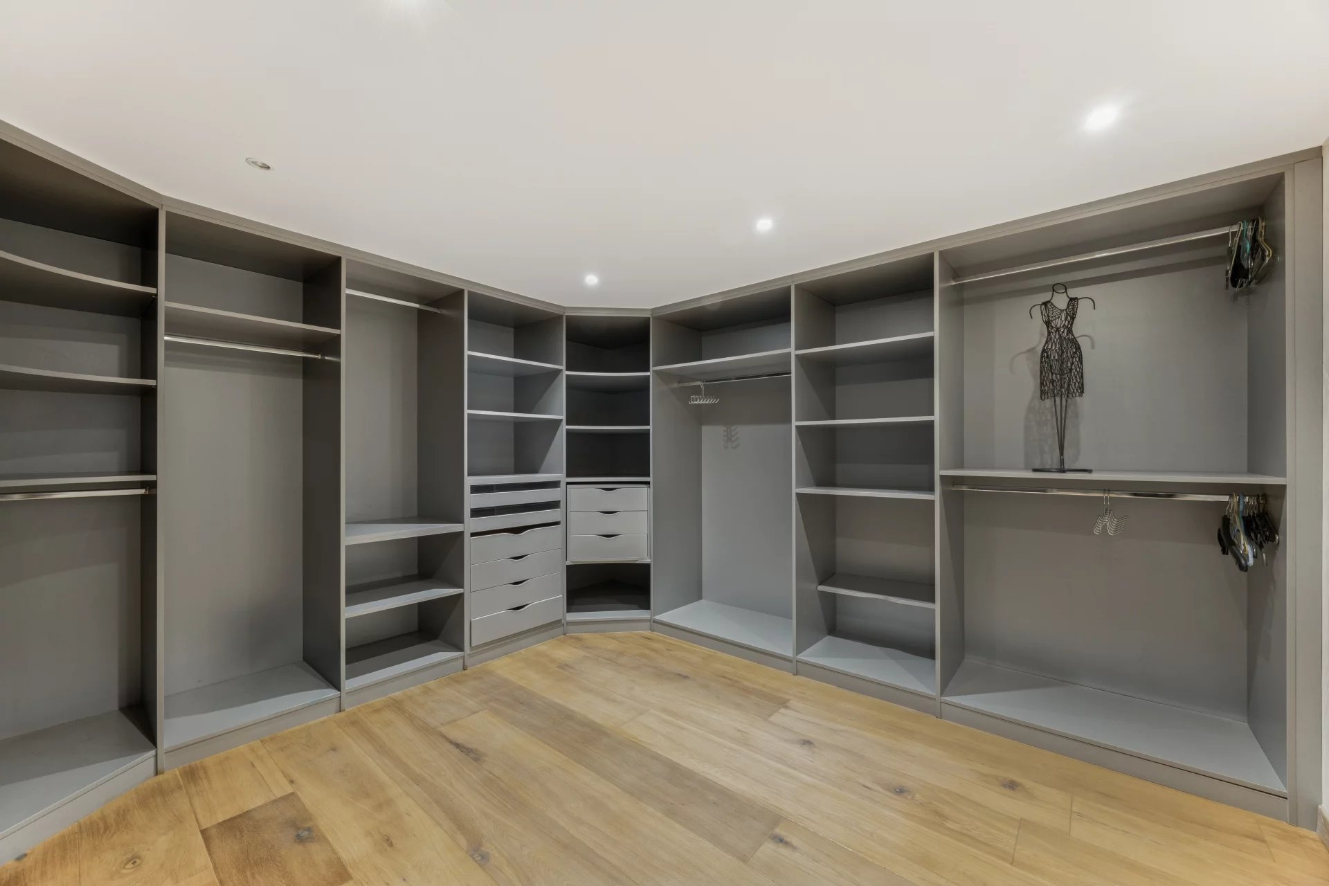 Roquefort-les-Pins, Provence-Alpes-Côte d’Azur, 06330, FR, 5 Bedrooms Bedrooms, ,4 BathroomsBathrooms,Residential,For Sale,1999073