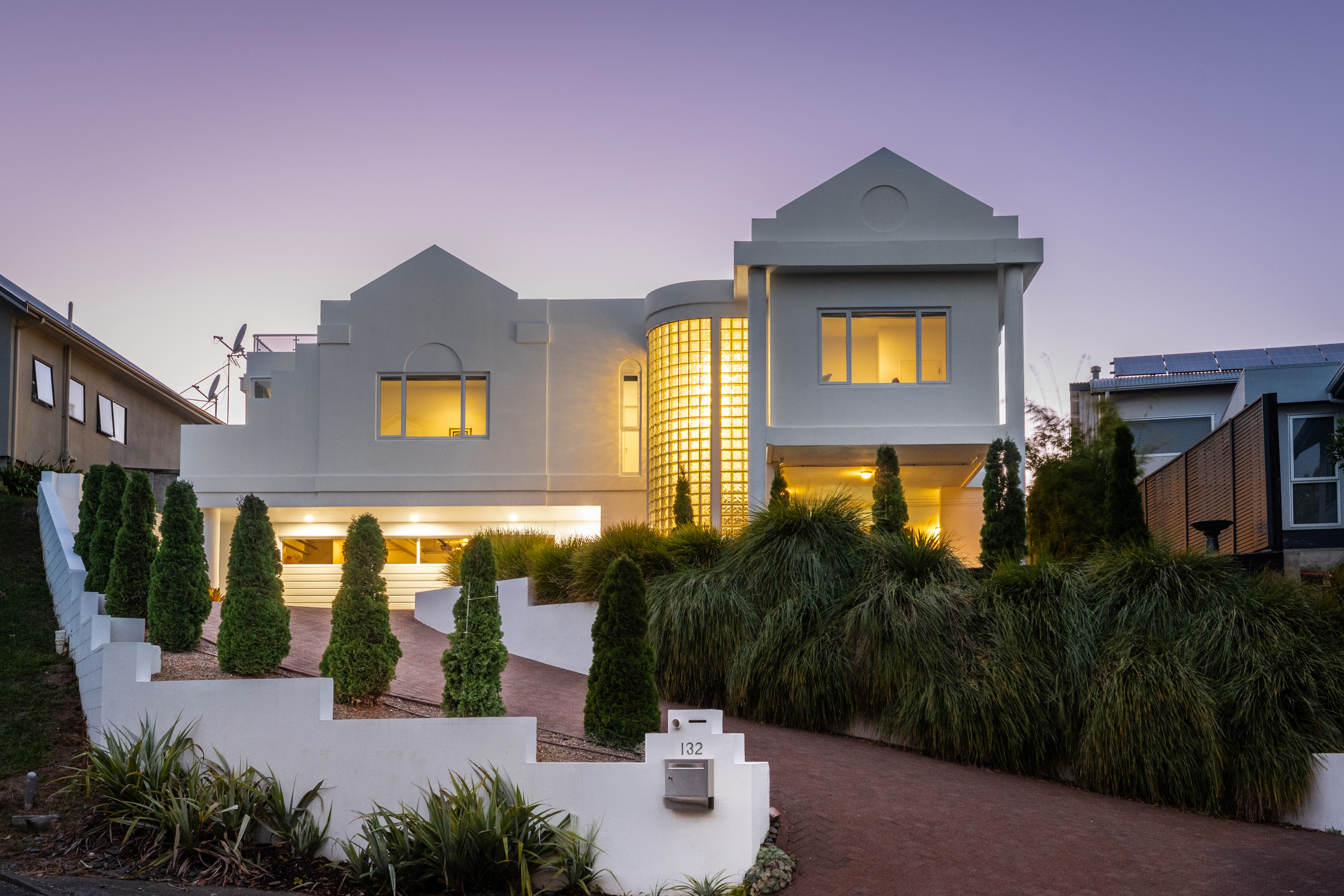  Outstanding Buying on Bluff Hill - 物件實景