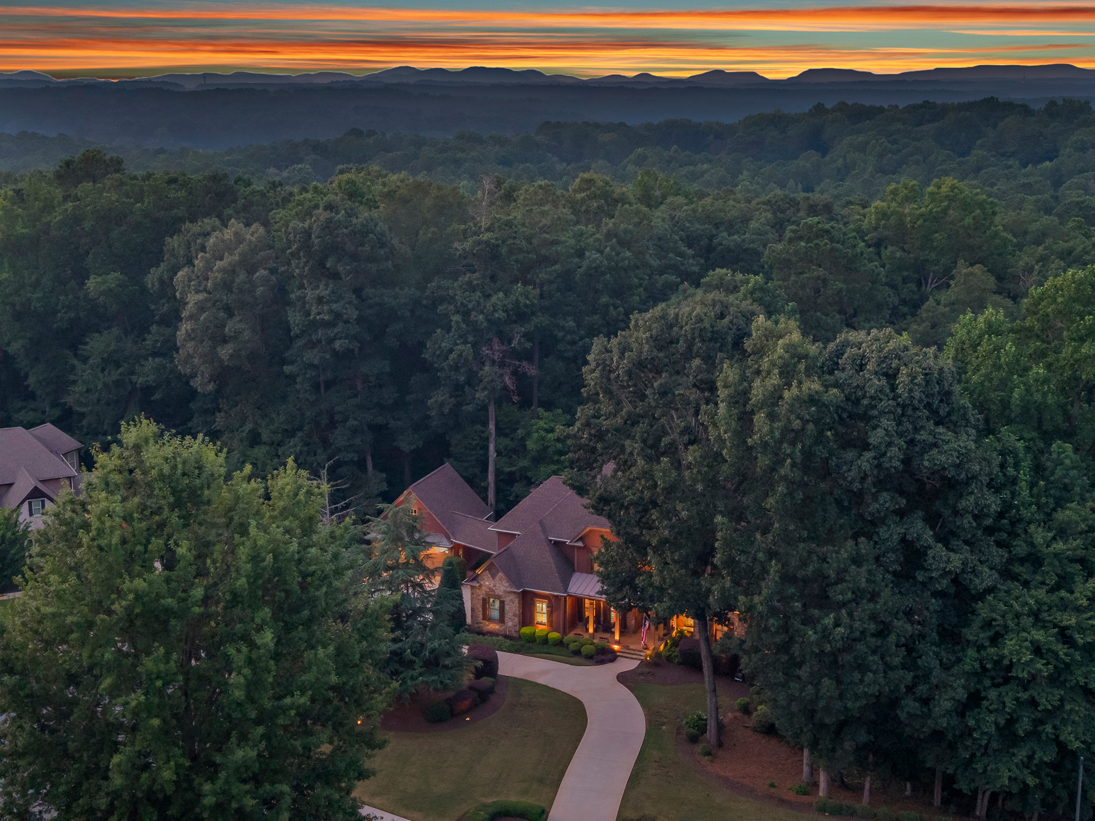  Timeless Craftsman Luxury with Unmatched Privacy in West Cobb - 物件實景