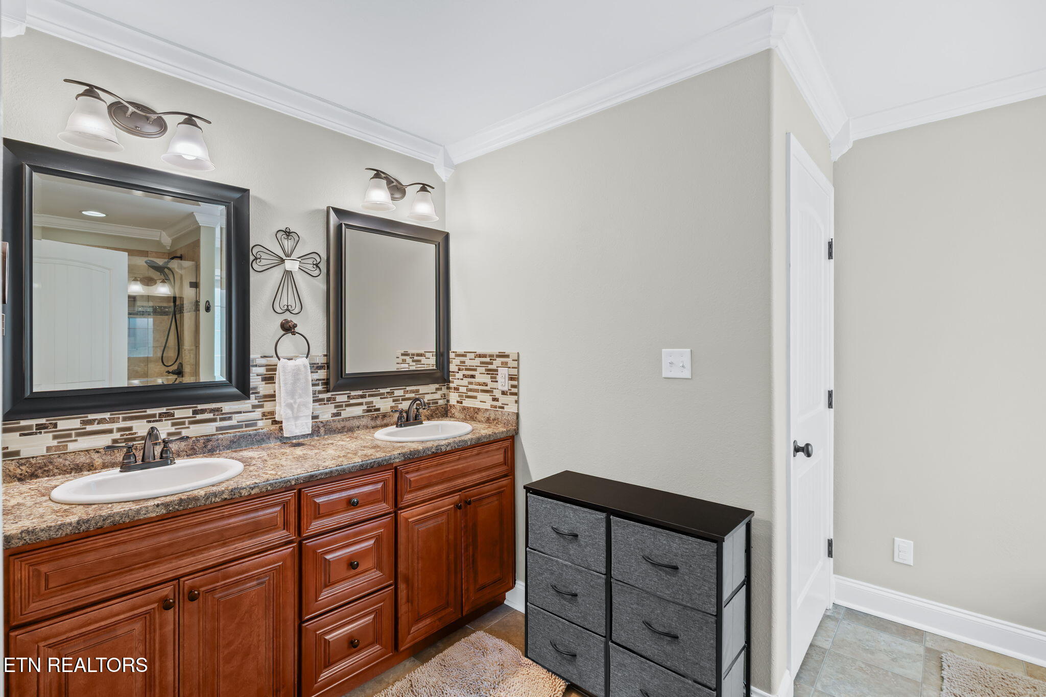 Maryville, Tennessee, 37803, United States, 3 Bedrooms Bedrooms, ,2 BathroomsBathrooms,Residential,For Sale,1942591