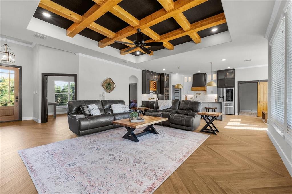 Weatherford, Texas, 76088, United States, 4 Bedrooms Bedrooms, ,4 BathroomsBathrooms,Residential,For Sale,1975341