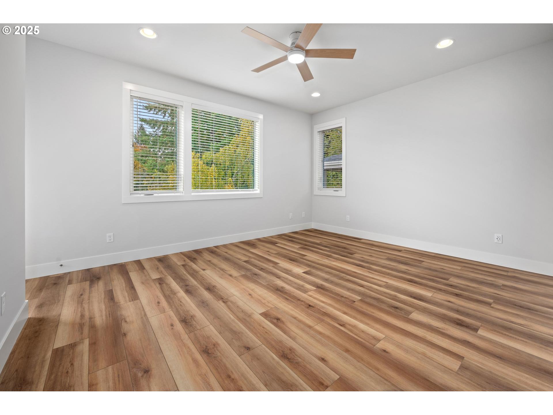 Portland, Oregon, 97219, United States, 3 Bedrooms Bedrooms, ,3 BathroomsBathrooms,Residential,For Sale,1998878