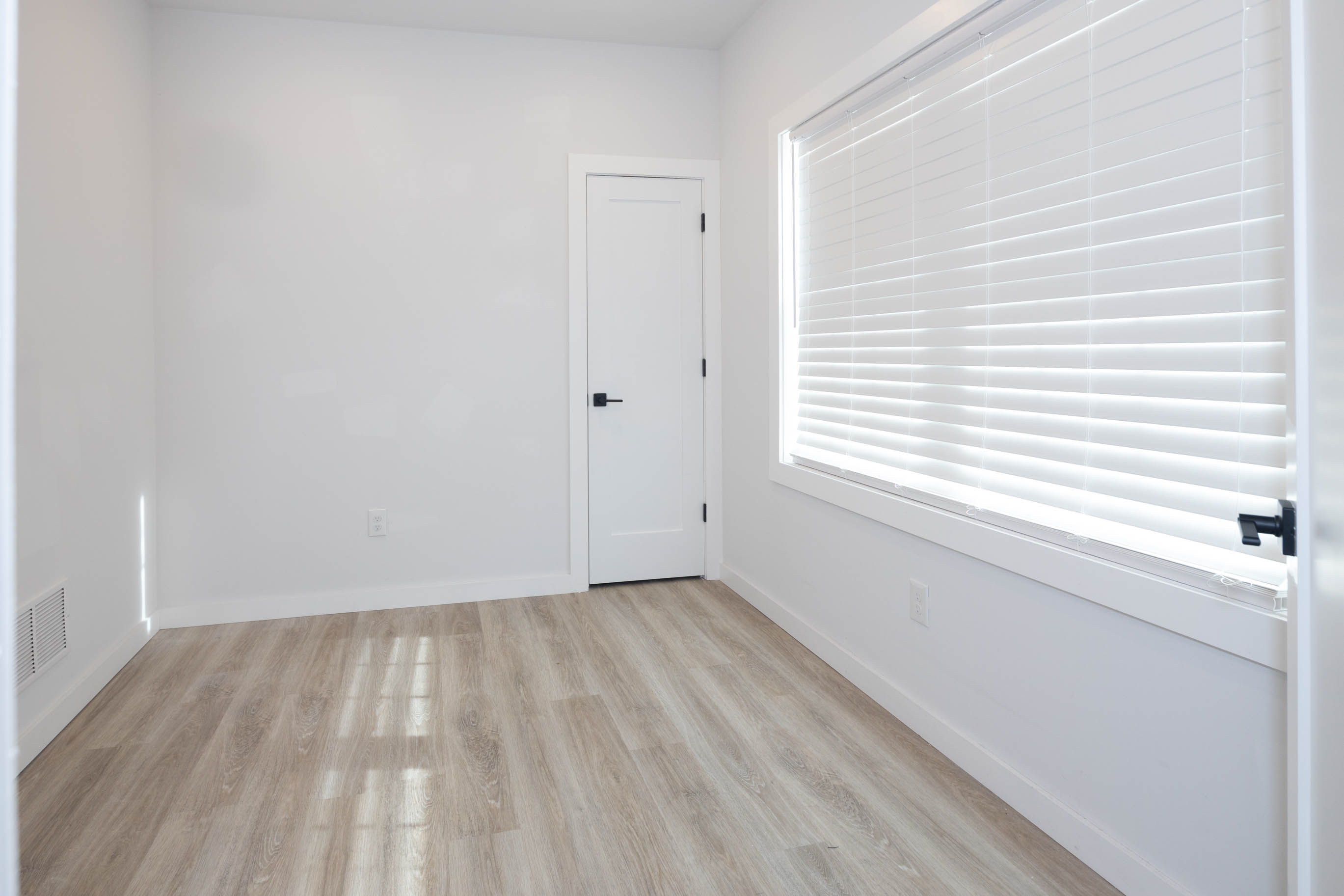 Fords, New Jersey, 08863, United States, 5 Bedrooms Bedrooms, ,2 BathroomsBathrooms,Residential,For Sale,2005682