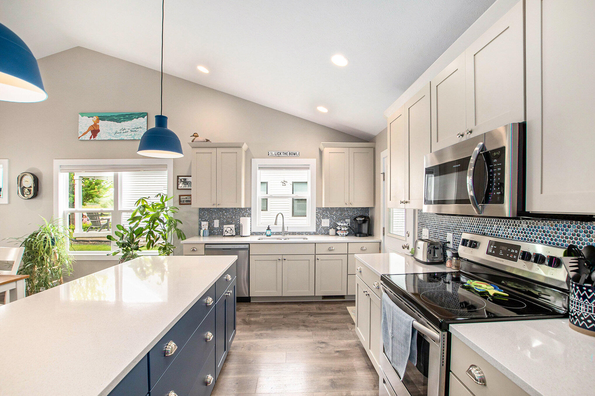 South Haven, Michigan, 49090, United States, 4 Bedrooms Bedrooms, ,3 BathroomsBathrooms,Residential,For Sale,1863775