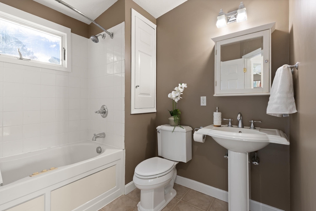 Melrose, Massachusetts, 02176, United States, 3 Bedrooms Bedrooms, ,2 BathroomsBathrooms,Residential,For Sale,1988170