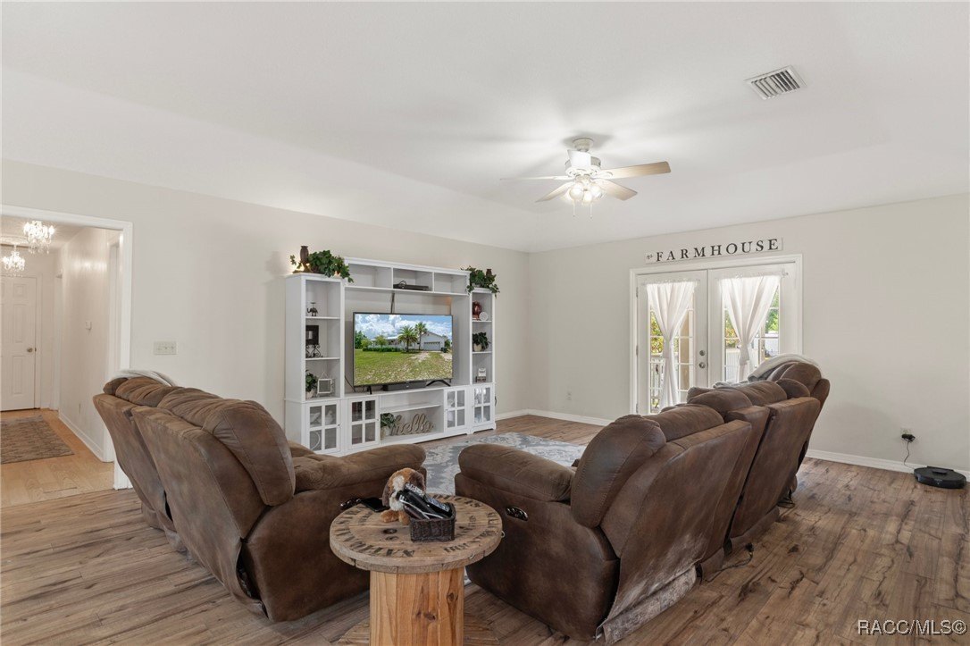 Crystal River, Florida, 34428, United States, 3 Bedrooms Bedrooms, ,3 BathroomsBathrooms,Residential,For Sale,1977079