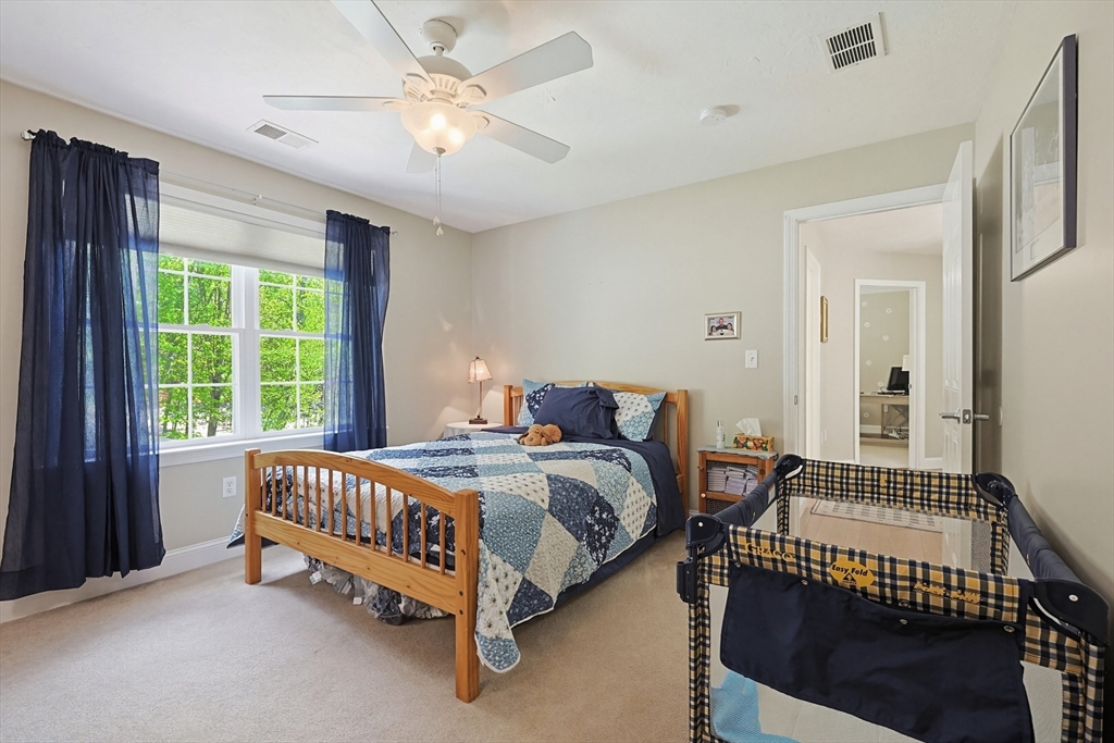 Northbridge, Massachusetts, 01534, United States, 4 Bedrooms Bedrooms, ,2 BathroomsBathrooms,Residential,For Sale,1977320