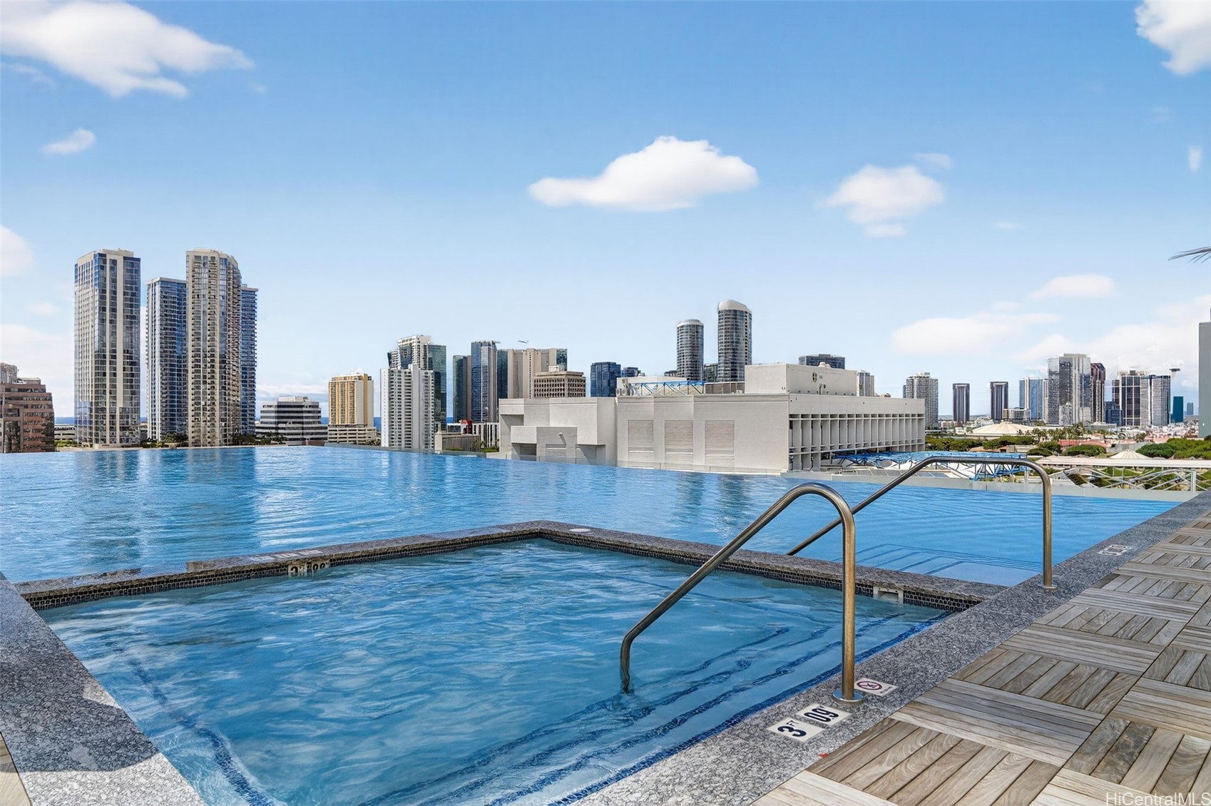 Honolulu, Hawaii, 96814, United States, 2 Bedrooms Bedrooms, ,2 BathroomsBathrooms,Residential,For Sale,2003184