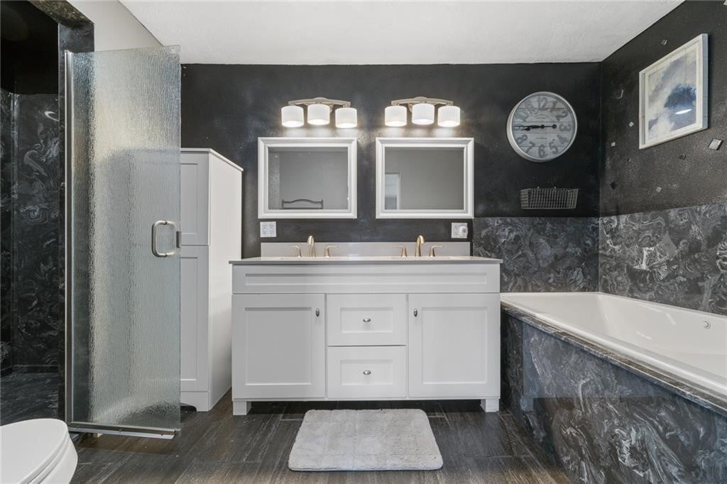 Harrison, Arkansas, 72601, United States, 4 Bedrooms Bedrooms, ,4 BathroomsBathrooms,Residential,For Sale,1993048