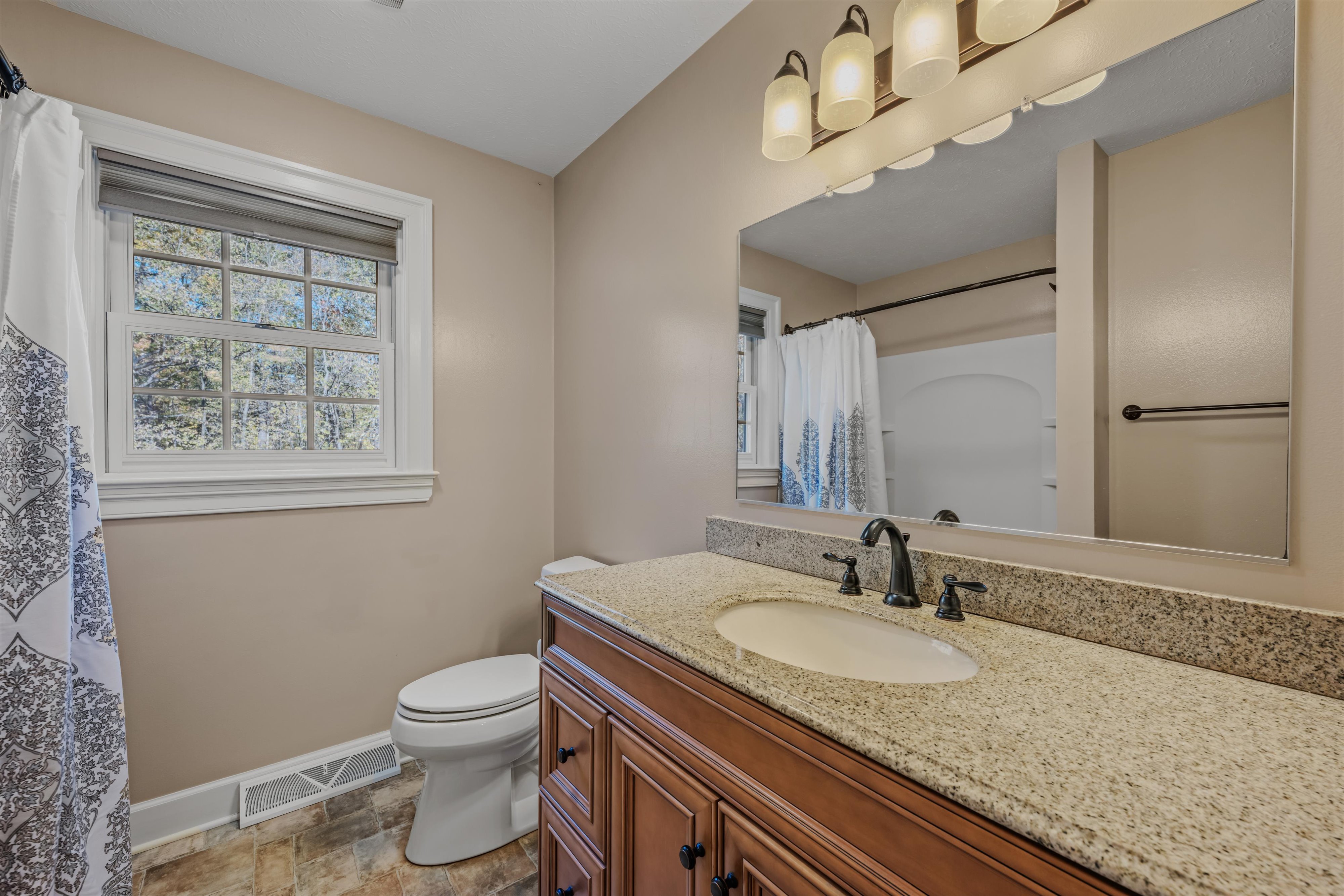 Martinsburg, West Virginia, 25403, United States, 3 Bedrooms Bedrooms, ,Residential,For Sale,1998035