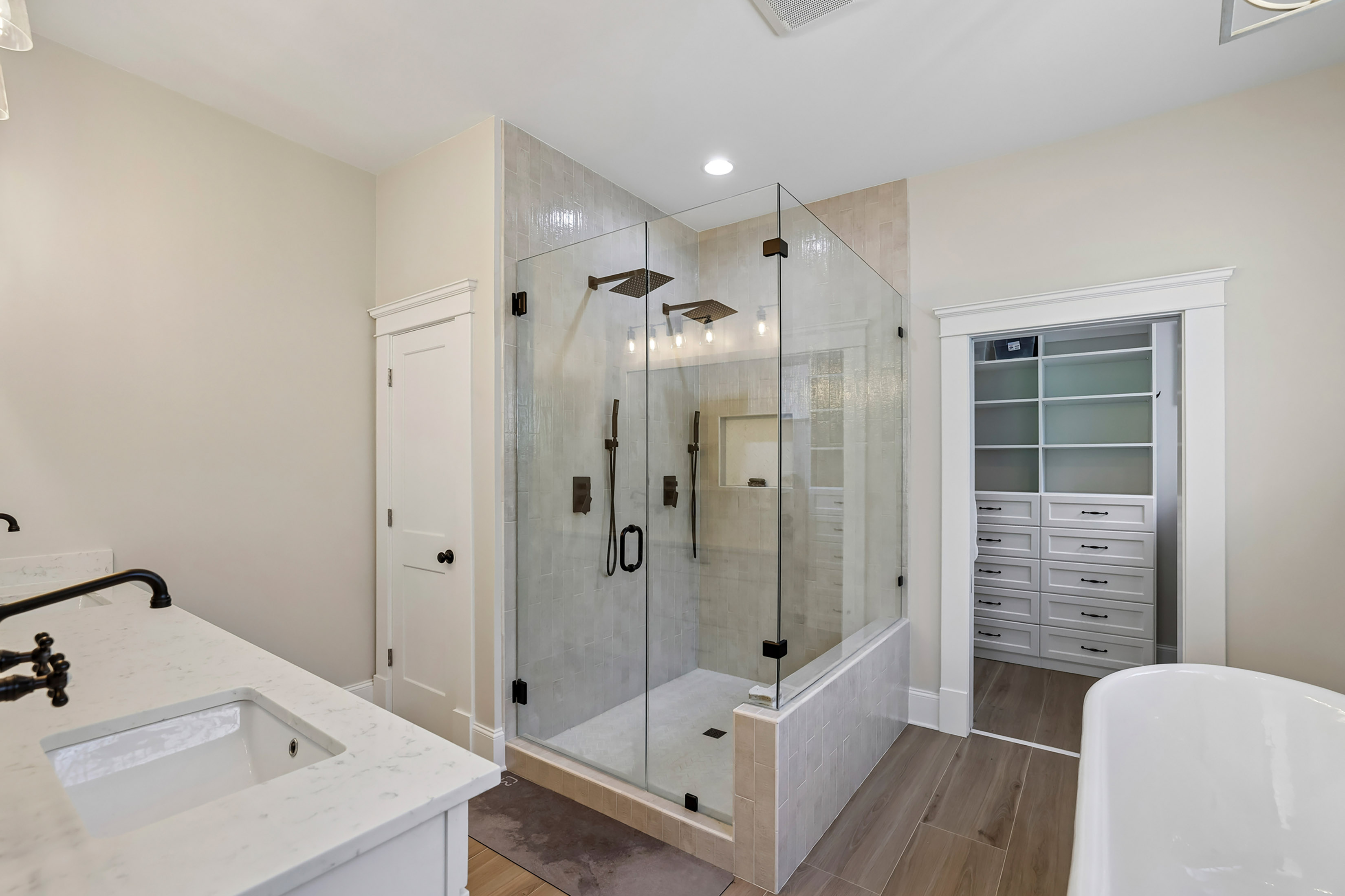  Renovated Bungalow Blends Historic Atlanta Character with Modern Luxury - 物件實景