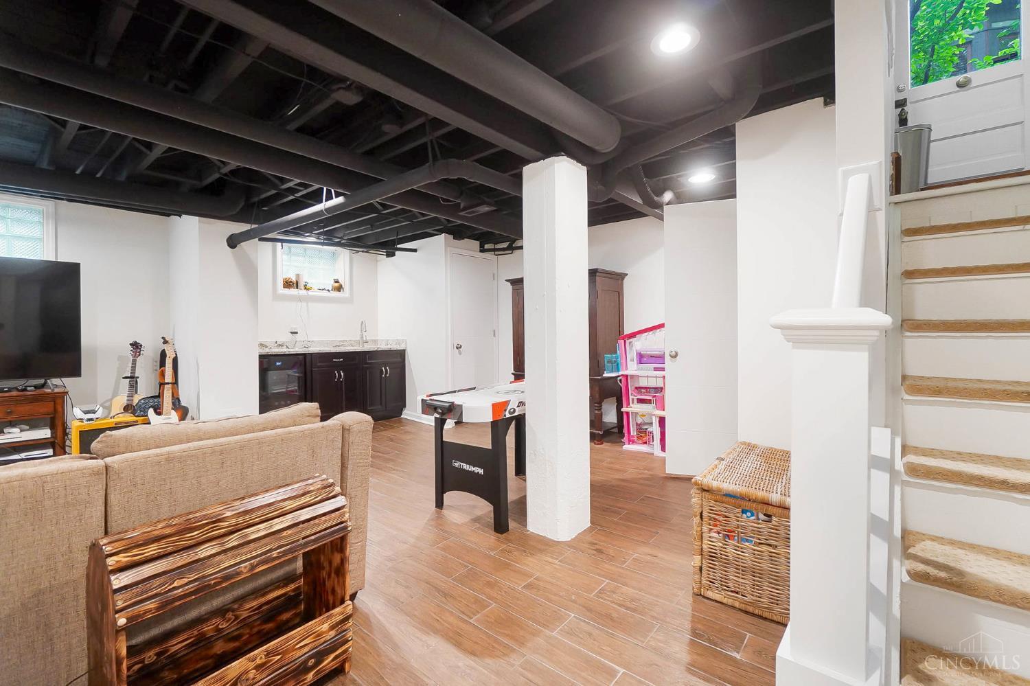 Cincinnati, Ohio, 45208, United States, 5 Bedrooms Bedrooms, ,5 BathroomsBathrooms,Residential,For Sale,1890144