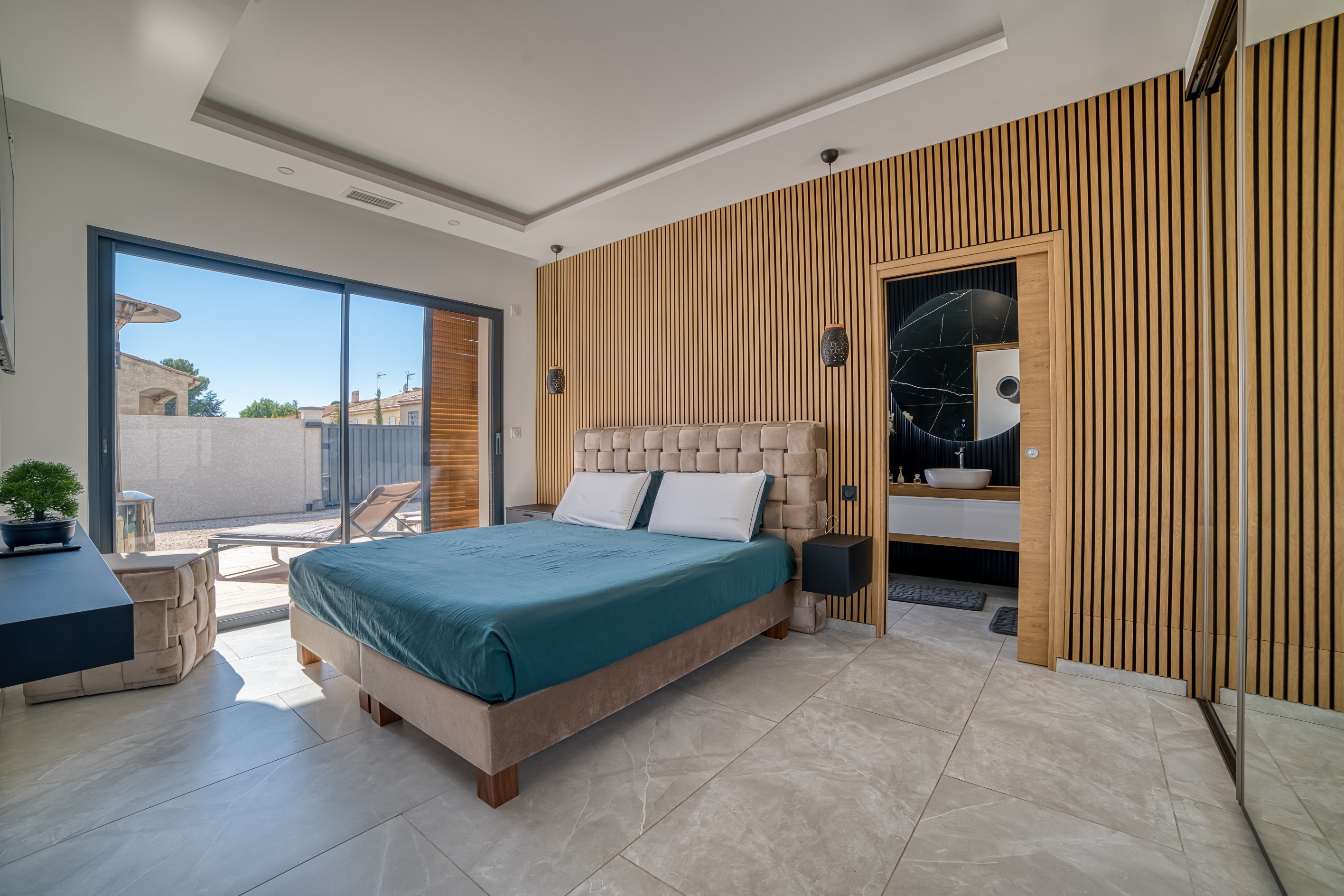  Exceptional single-story villa in Vias – 15 minutes