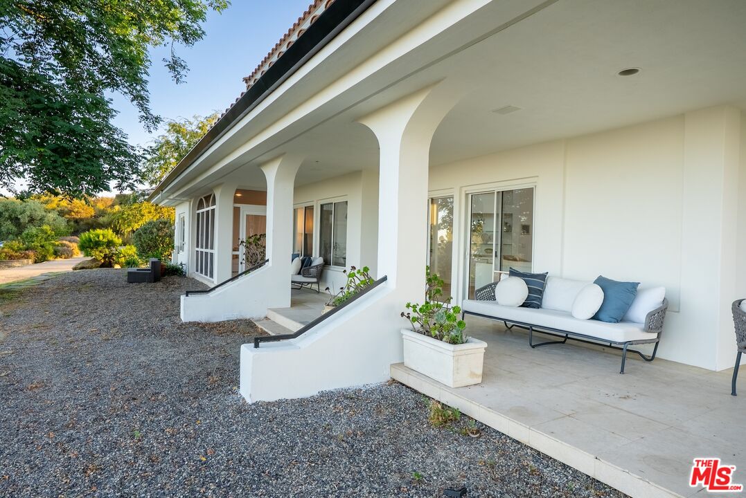 Topanga, California, 90290, United States, 4 Bedrooms Bedrooms, ,4 BathroomsBathrooms,Residential,For Sale,1902057